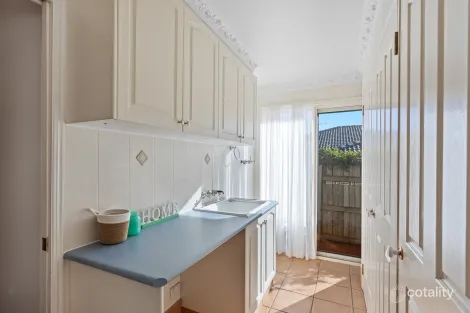 Property photo of 30 Paulene Crescent Kearneys Spring QLD 4350
