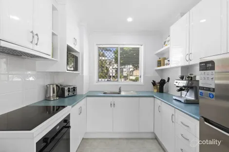 Property photo of 33 Brighton Street Biggera Waters QLD 4216