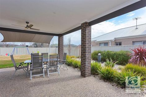 Property photo of 17 Pembroke Crescent Wodonga VIC 3690