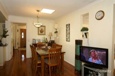 Property photo of 1 Manley Close Endeavour Hills VIC 3802