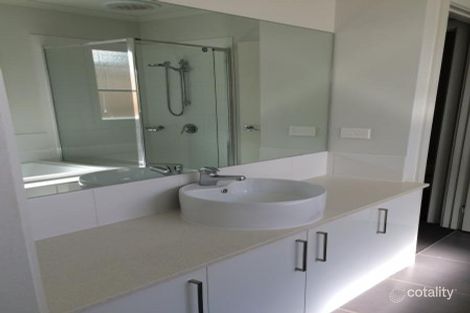 Property photo of 2 Norfolk Pine Circuit Somerville VIC 3912