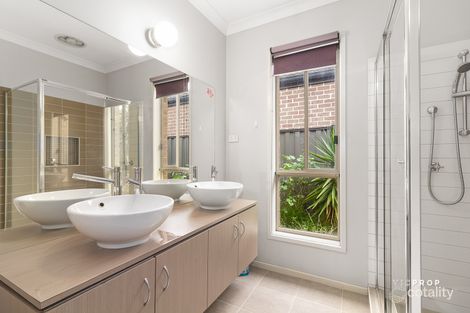 Property photo of 7 Aniseed Close Point Cook VIC 3030