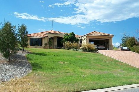 Property photo of 3 Pembroke Court Warnbro WA 6169