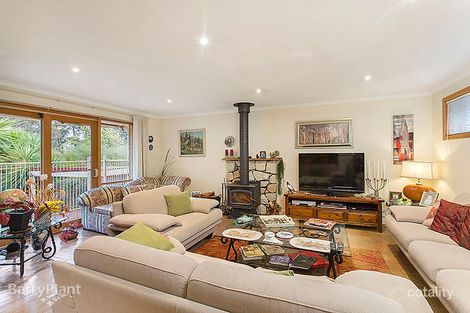 72 Quarry Hills Dr, Berwick, VIC 3806