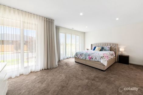 Property photo of 4 Sandown Parade Clyde North VIC 3978
