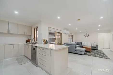 Property photo of 35 Jacaranda Place Craigieburn VIC 3064