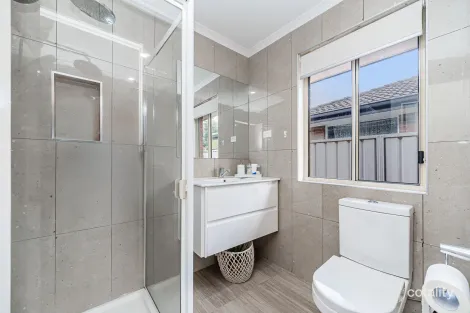 Property photo of 35 Jacaranda Place Craigieburn VIC 3064