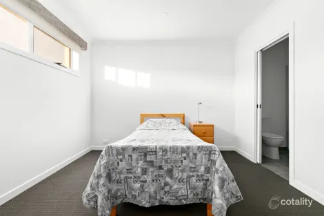 Property photo of 96 Camera Walk Coburg North VIC 3058