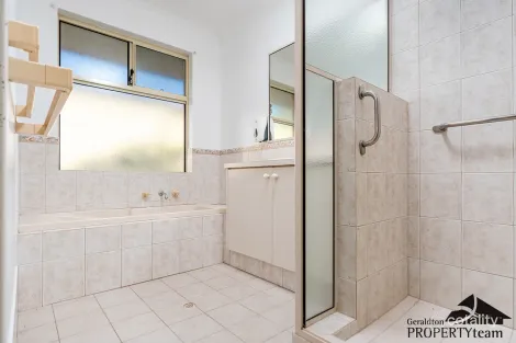 Property photo of 32 Oceanside Drive Wandina WA 6530