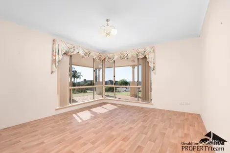 Property photo of 32 Oceanside Drive Wandina WA 6530