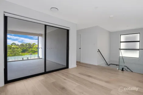 Property photo of 4 Faxon Close Colebee NSW 2761