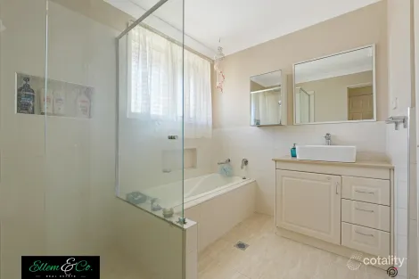 Property photo of 9 Illowra Parkway Primbee NSW 2502