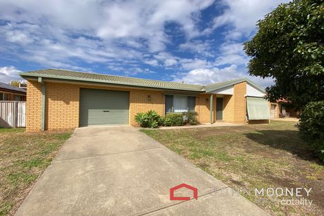 Property photo of 81 Truscott Drive Ashmont NSW 2650