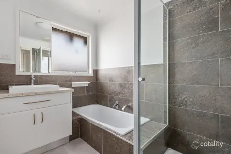 Property photo of 1 Hoylake Court Sunbury VIC 3429