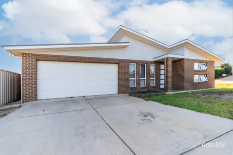 Property photo of 26 Muttama Parade Gobbagombalin NSW 2650