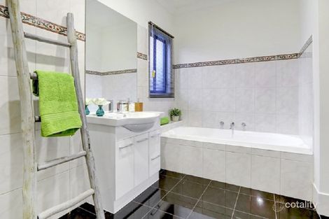 Property photo of 2/6 Alvina Court Frankston VIC 3199