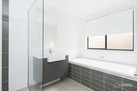 Property photo of 11 Bunderoo Circuit Pimpama QLD 4209