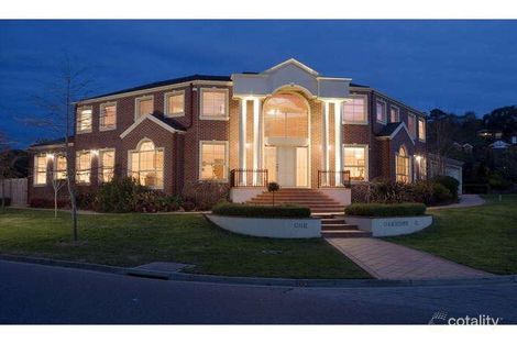 1 Oakridge Cl, Lysterfield South, VIC 3156