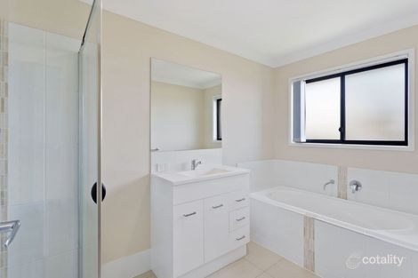 Property photo of 5 Myrtleford Crescent Cambooya QLD 4358