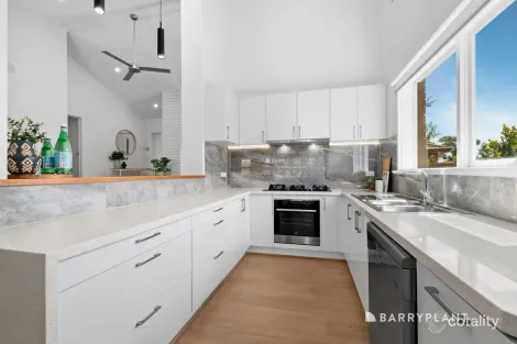 Property photo of 4 Septimus Close Mill Park VIC 3082