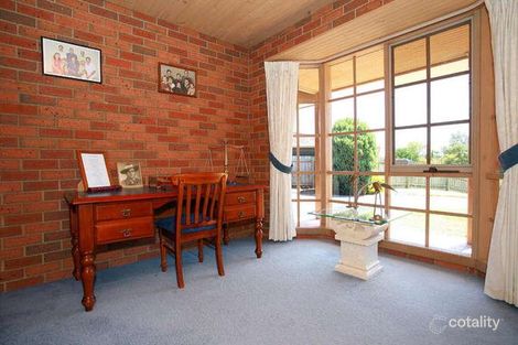 Property photo of 10 Colwyn Close Langwarrin VIC 3910