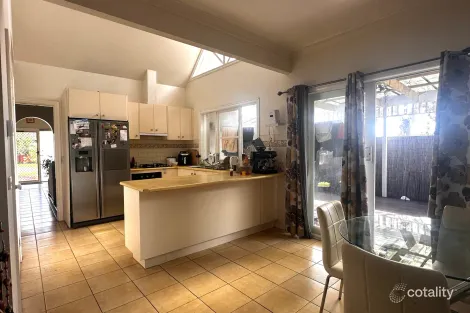 Property photo of 38 Lindsay Crescent Lynbrook VIC 3975