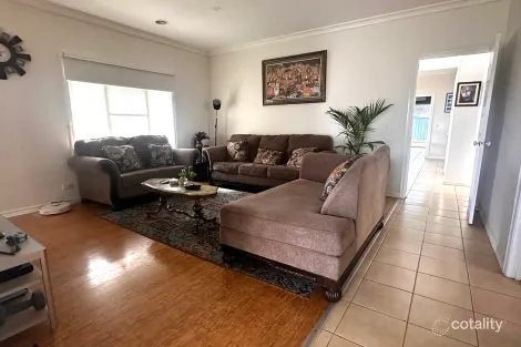 Property photo of 38 Lindsay Crescent Lynbrook VIC 3975