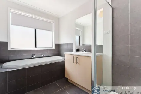 Property photo of 10 Weatherby Avenue Officer VIC 3809