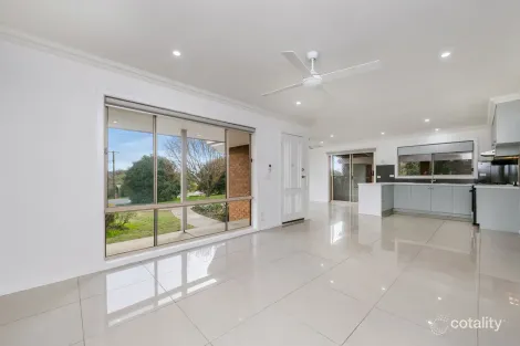 Property photo of 14 Powells Avenue Strathdale VIC 3550