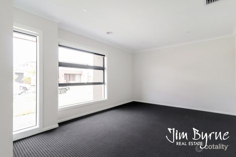 Property photo of 4 Bausch Street Berwick VIC 3806