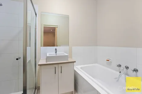 Property photo of 2/10 Santander Crescent Point Cook VIC 3030