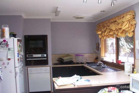 Property photo of 11 Bundjil Court Cranbourne VIC 3977