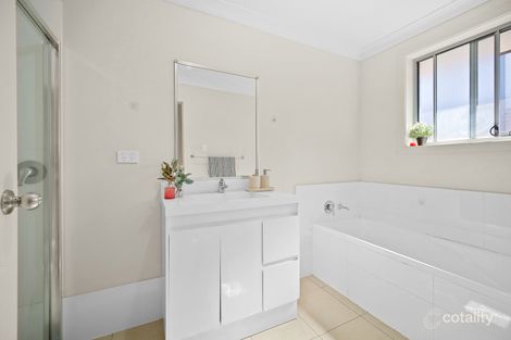 Property photo of 62 Taradale Drive Ropes Crossing NSW 2760