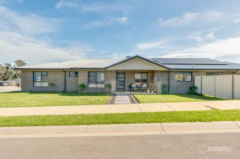 Property photo of 28 Rodeo Drive Thurgoona NSW 2640