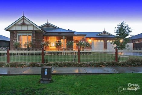 51 Livingstone Bvd, Pakenham, VIC 3810