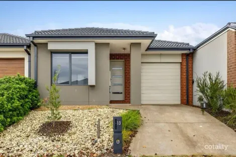 13 Dickens St, Strathtulloh, VIC 3338