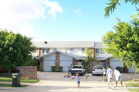 2/2 Pontoon Pl, Varsity Lakes, QLD 4227