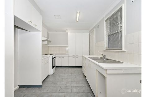 Property photo of 37 Palau Crescent Lethbridge Park NSW 2770