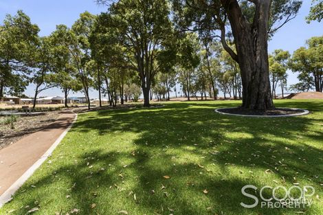 4 Magnolia Way, Lakelands, WA 6180