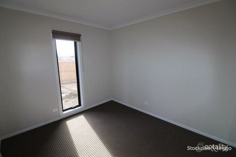 Property photo of 27 Bonhams Circuit Manor Lakes VIC 3024