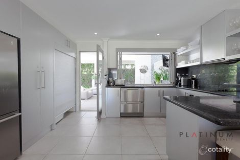 Property photo of 10 Lakeside Avenue Broadbeach Waters QLD 4218