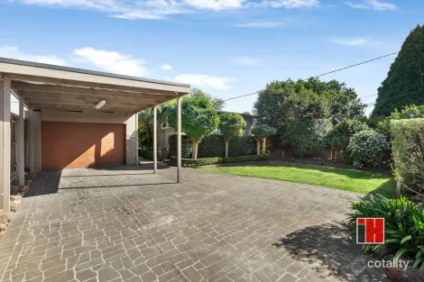 96 MAHONEYS RD, FOREST HILL, VIC 3131