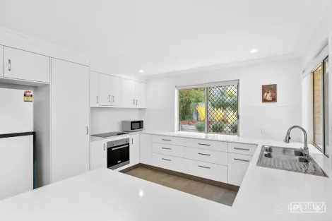 Property photo of 22 Waterview Drive Lammermoor QLD 4703