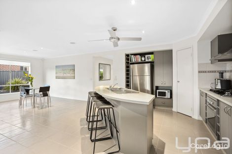 Property photo of 5 Burley Court Manor Lakes VIC 3024