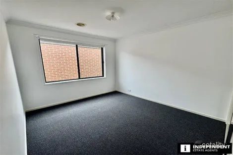 Property photo of 22 Fleuve Rise Clyde North VIC 3978