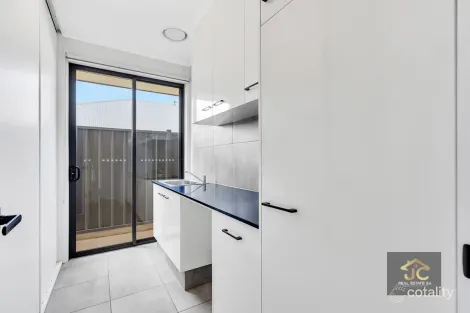 Property photo of 18 Kingfisher Drive Riverlea Park SA 5120