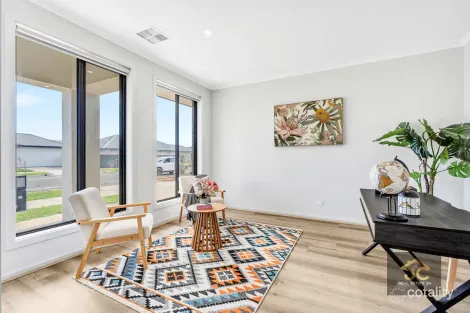 Property photo of 18 Kingfisher Drive Riverlea Park SA 5120