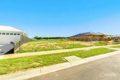 Property photo of 4 French Close Maffra VIC 3860
