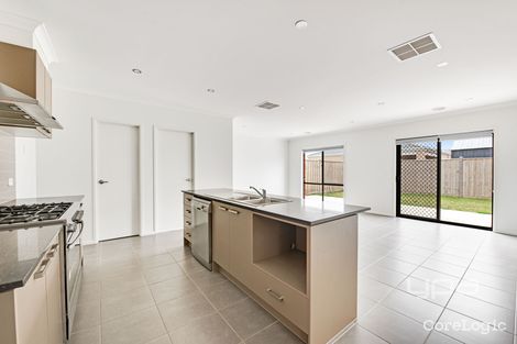 Property photo of 22 Aldergrove Parade Mickleham VIC 3064