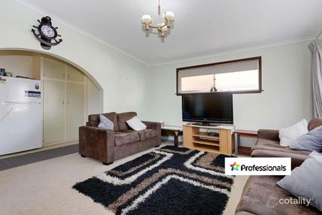 Property photo of 10 Crossley Crescent Coolaroo VIC 3048